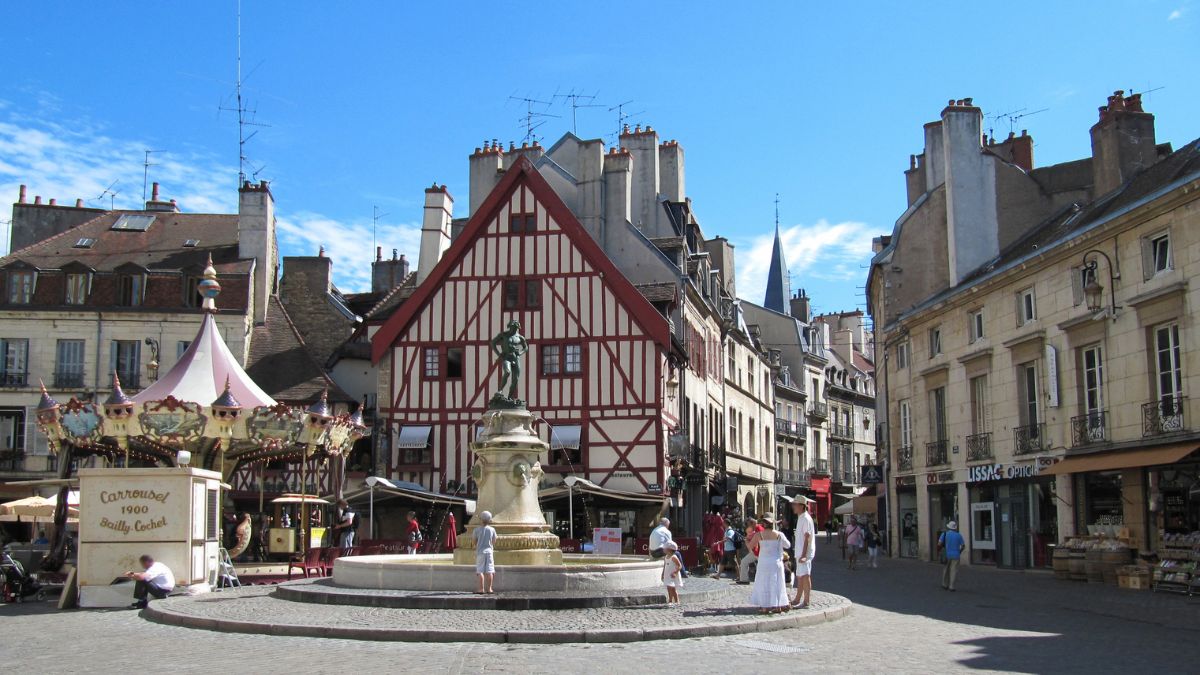 Place François Rude Dijon Bareuzai Carrousel