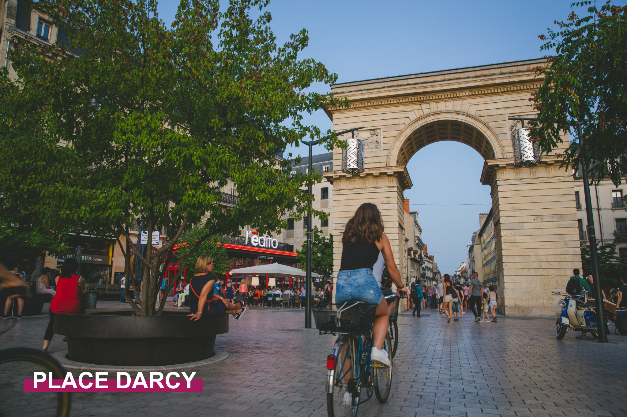 Place Darcy légendé