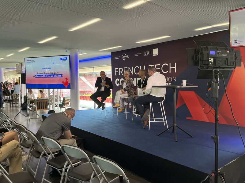 3 intervenants sur scène pour la French Tech Connect